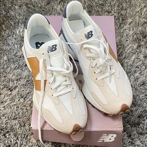 New in box Calia New Balance 327 white and blue 7.5 sneakers HTF discontinued